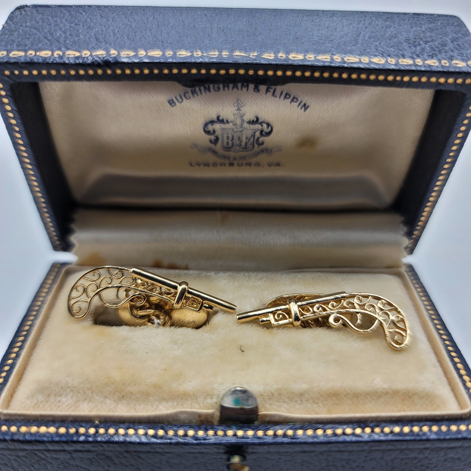Super RARE and Awesome Pair of Vintage Filigree Cufflinks in 18K Gold | Peter's Vaults
